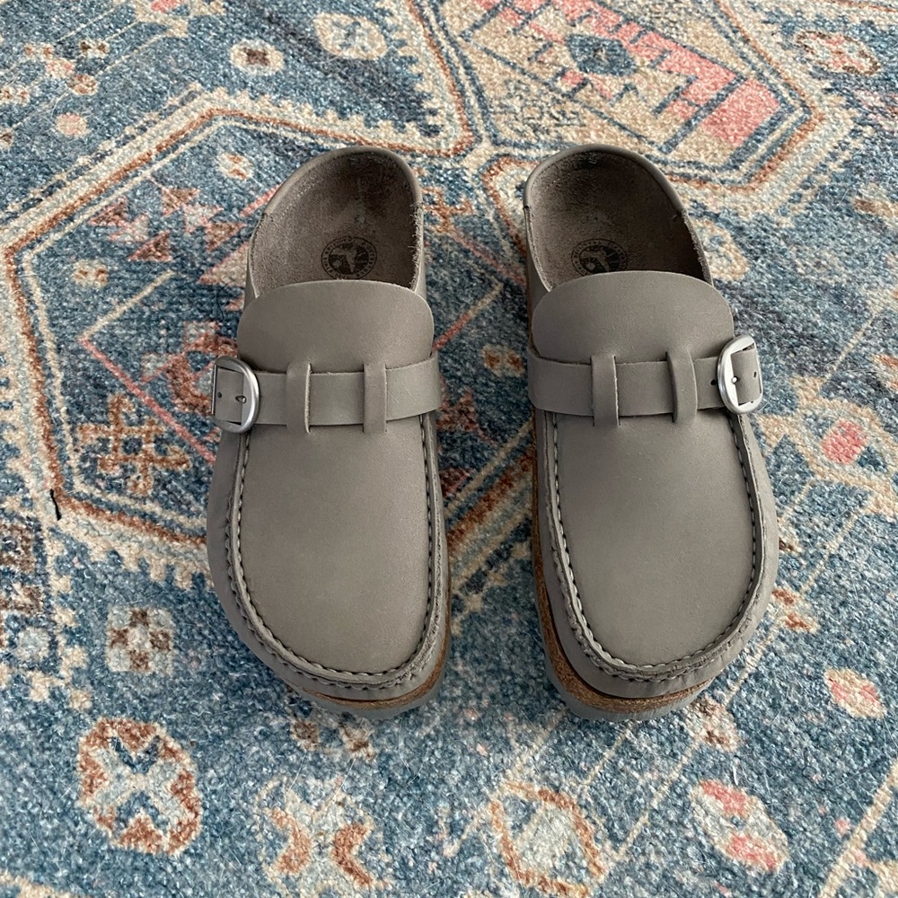 Birkenstock Buckley Clog in gray